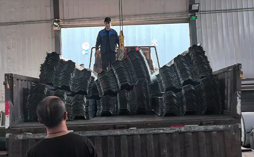 闭口楼承板耐火时限实测：大跨度怎样选玉树楼承板